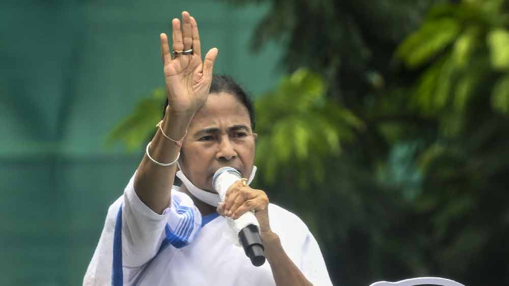 তৃণমূলের শহিদ সমাবেশে বিজেপি, সিপিএমকে এক পঙ্‌ক্তিতে ফেলে আক্রমণ শানালেন মমতা বন্দ্যোপাধ্যায়। হুঁশিয়ারি দিলেন নিজের দলের কর্মীদেরও। তার মধ্যে গুরুত্বের ১২। 