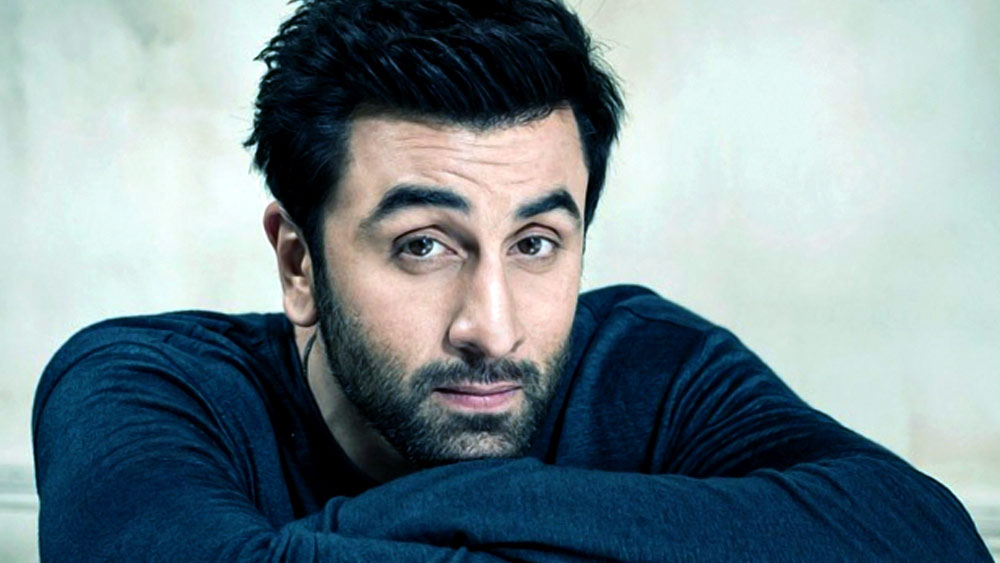 এই প্রসঙ্গে অবশেষে মুখ খুললেন ঋষি-পুত্র। তিনি জানালেন, তাঁর চরিত্র নিয়ে এর আগেও অনেকে মন্তব্য করেছেন। কিন্তু তিনি মোটা চামড়ার মানুষ। তাঁর সম্পর্কে যা খুশি বলা হোক, অভিনেতা নাকি কিছুই তাঁর গায়ে মাখেন না।