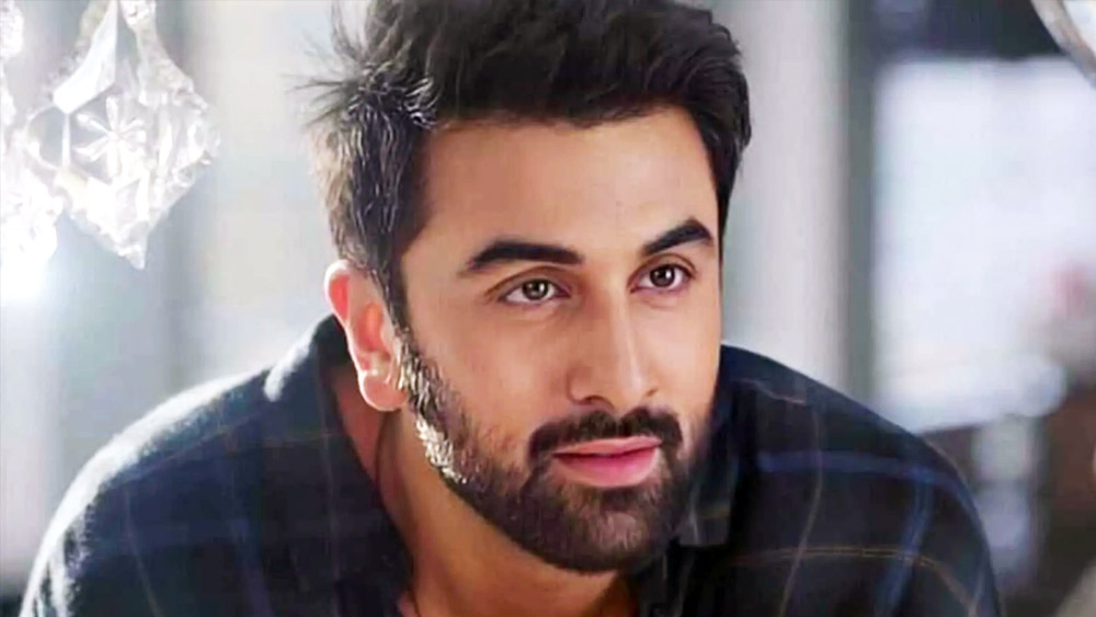 রণবীর জানিয়েছেন, তিনি নিজেকে সব রকম নেতিবাচক পরিস্থিতি থেকে সরিয়ে রাখাই পছন্দ করেন। অভিনেতা তাঁর মতামত জানালেও কেউ হয়তো সত্যি বলে মানবেন না। তাই তিনি এই বিষয় নিয়ে কোনও মন্তব্য করতে আগ্রহী নন।