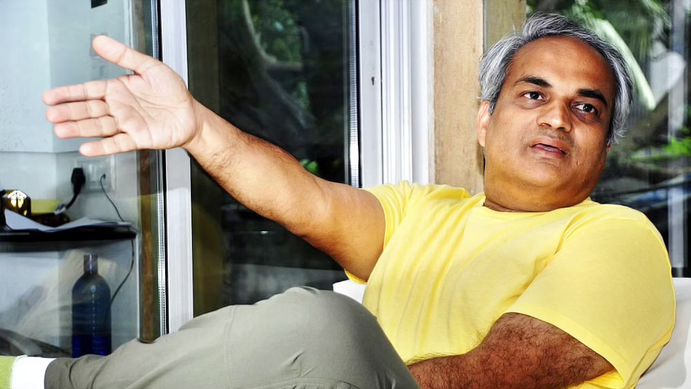 মহেশ প্রথমে ভেবেছিলেন, এই গাড়ির দাম ১৮ থেকে ২০ লক্ষ টাকা পর্যন্ত হতে পারে। এই গাড়ির দাম যে কোটির গুণিতকে, এই বিষয়ে তাঁর কোনও ধারণাই ছিল না। মহেশের কাছে তিনটি মোটরবাইক ও চারটি গাড়ি রয়েছে। সুযোগ পেলে তিনি নাকি এখনও অটোরিকশা অথবা ওলা-উব্‌রে যাতায়াত করেন। ইলেকট্রিক গাড়িতে যাতায়াত করলে তা দূষণের পরিমাণও কমায়। তাই তিনি এই গাড়িটি কিনেছেন।