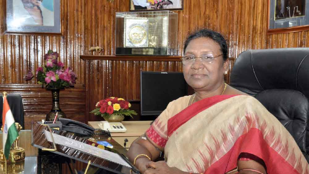 বিজেপি নেতৃত্বাধীন এনডিএ রাষ্ট্রপতি পদপ্রার্থী হিসাবে নাম ঘোষণা করার পর থেকেই তাঁর জয় প্রায় নিশ্চিত ধরে নিয়েছিল রাজনৈতিক মহল। বৃহস্পতিবার তাতে সিলমোহর পড়ল। ভারতের পঞ্চদশ রাষ্ট্রপতি হিসাবে নির্বাচিত হলেন দ্রৌপদী মুর্মু। 