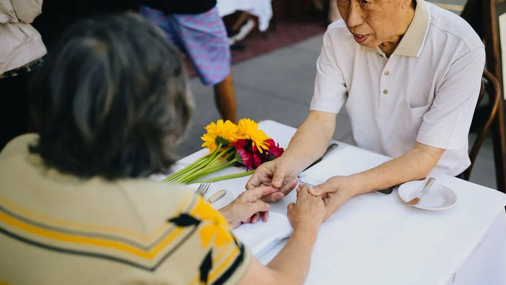 সুইৎজারল্যান্ডের কোনও বৃদ্ধ বা বৃদ্ধার দেখভাল করে ভবিষ্যতের জন্য সময় জমিয়ে রাখতে পারবেন কোনও ব্যক্তি।