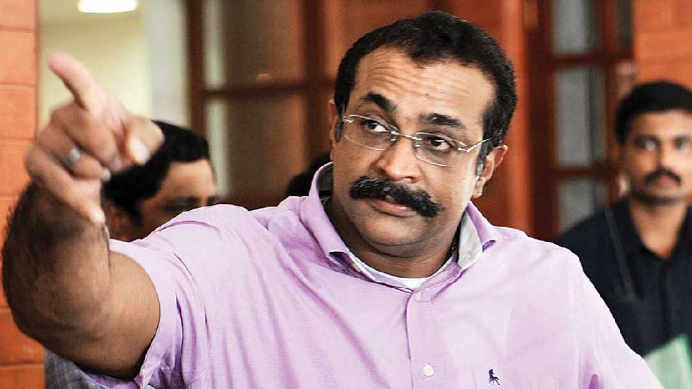 সেই সময় মুম্বইয়ের যুগ্ম পুলিশ কমিশনার হিমাংশু রায় জানিয়েছিলেন, জিজ্ঞাসাবাদ করার সময় পারভেজ বয়ান দেন, লায়লার পুরো পরিবার তাঁকে ছেড়ে দুবাই চলে যাওয়ার পরিকল্পনা করেছিল। সেই কারণেই তিনি মনের দুঃখে সবাইকে মেরে ফেলেন।