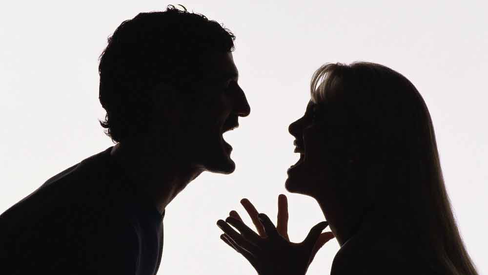 পুলিশ তদন্ত করার সময় জানতে পারে, ৮ ফেব্রুয়ারি রাতে মৃতদের পরিবারের সকল সদস্য খাওয়াদাওয়া করছিলেন। এর পর তাঁরা সকলেই মধ্যরাত অবধি নাচ-গান করে উল্লাসে মাতেন। রাত ১টা নাগাদ তাঁরা বাড়ির দোতলায় যে যার ঘরে ঘুমোতে যাওয়ার প্রস্তুতি নিচ্ছিলেন। এমন সময়েই সেলিনা ও পারভেজের মধ্যে তুমুল কথা কাটাকাটি শুরু হয়।