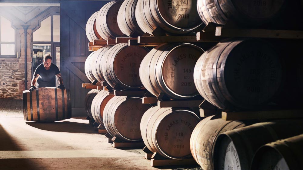 স্কচের সঙ্গে পরিবেশের কী সম্পর্ক? এমন প্রশ্ন উঠতেই পারে। সে সূত্র খুঁজে দিতে পারেন পরিবেশবিজ্ঞানীরা। এর জবাব দিতে পারেন স্কচ হুইস্কি তৈরির কারিগরেরাও।