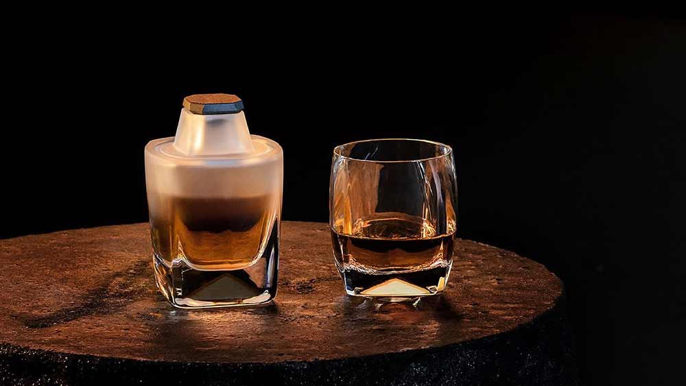 ব্রিটেনের ওই পরিবেশবিদের মতে, ‘‘আমাদের অনেকেরই হয়তো হুইস্কি পান করতে দারুণ লাগে। তা করতে গিয়ে পরিবেশের ক্ষতি হচ্ছে কি না, সে সম্পর্কে জেনেবুঝে একটা পথ বেছে নেওয়া প্রয়োজন।’’