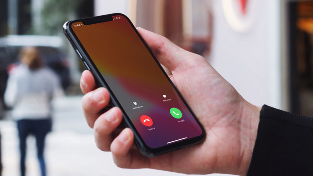 এক মনে কাজ বা পড়াশোনা করছেন। হঠাৎ করে ফোন বেজে উঠল। স্ক্রিনের উপর ফুটে ওঠা নম্বর চিনতে না পেরে ধরেও ফেললেন। তবে পরমুহূর্তেই বুঝতে পারলেন যে এটি ভুয়ো ফোন ছিল। আর তত ক্ষণে একাগ্রতা শিকেয় উঠেছে। এমন ঘটনা প্রায়শই আমাদের সঙ্গে ঘটে। বার বার ব্লক করা সত্ত্বেও ফের নম্বর বদল করলেও আসতে থাকে এমন ফোন।