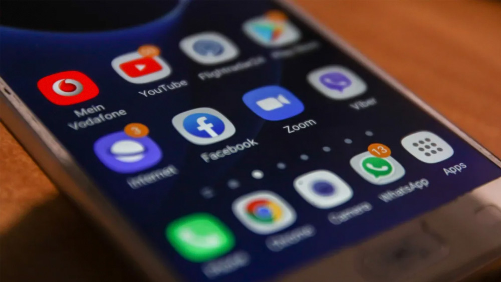 প্রথমে আপনার অ্যান্ডরয়েড স্মার্টফোনে ফোন করার জায়গাটি খুলুন।