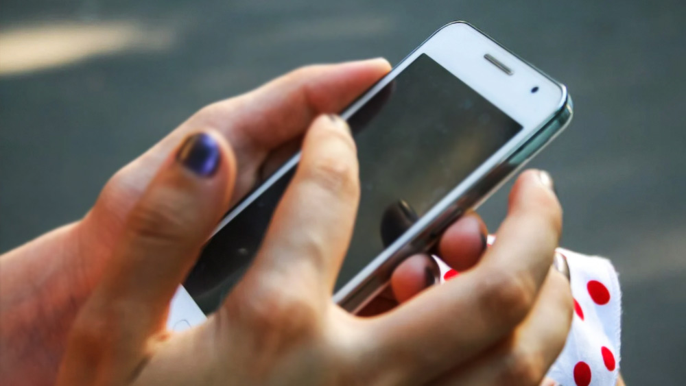 তবে অনেকের ফোনে এই পদ্ধতিগুলি মেনেও কোনও লাভ হয় না। যদি এই পদ্ধতি মেনে আপনি ভুয়ো ফোনের অত্যাচার থেক মুক্তি না পান, তা হলে আরও একটি উপায় মেনে আপনি ভুয়ো ফোনের জ্বালা থেকে মুক্তি পেতে পারেন।