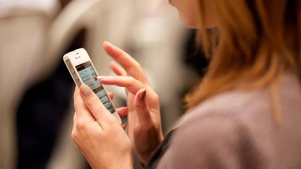 এর পর, আপনি যে ফোন নন্বরটি ব্লক করতে চান সেই নম্বরটি কিছু ক্ষণ চেপে থাকুন।