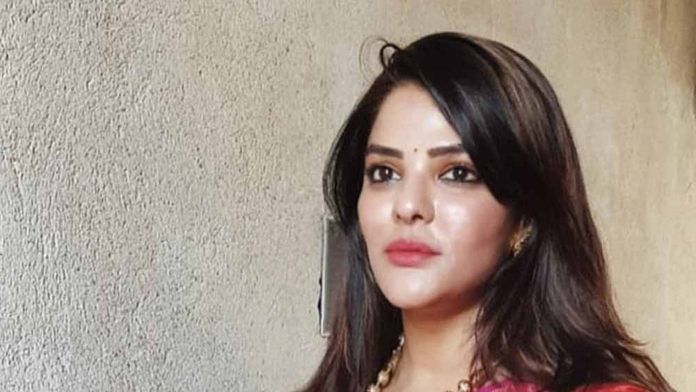 অভিজাত ওই আবাসনে যাঁর ফ্ল্যাট থেকে নগদ ২০ কোটি টাকা উদ্ধার হল, সেই অর্পিতা কে?