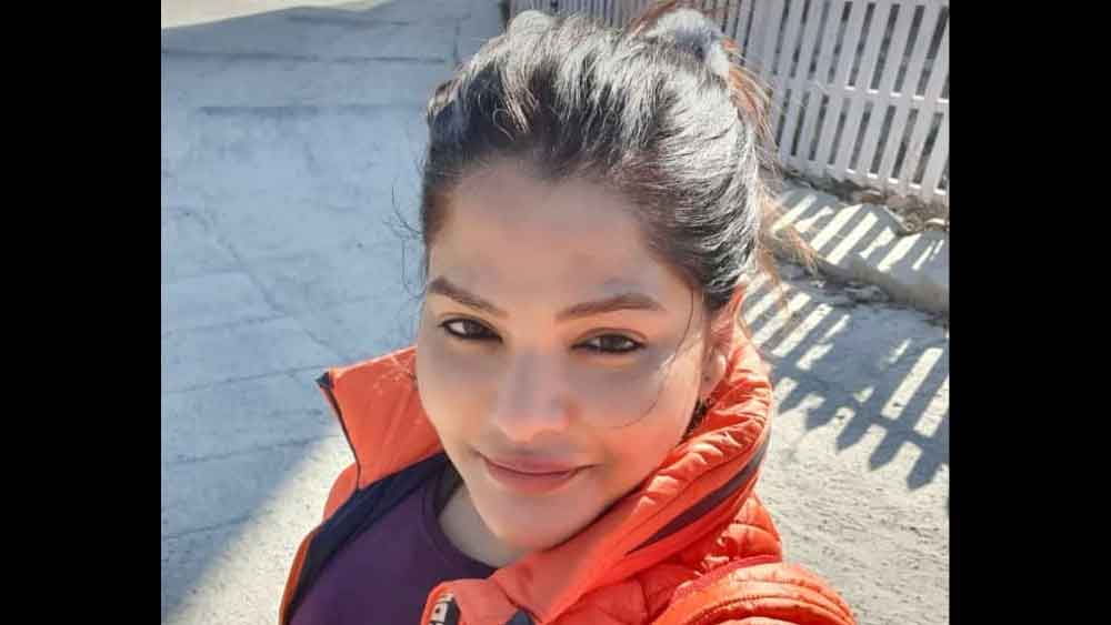 ২০০৫ সালে মডেলিং দিয়ে বিনোদন জগতে হাতেখড়ি হয় অর্পিতার। টুকটাক অভিনয়ও শুরু করেছেন।