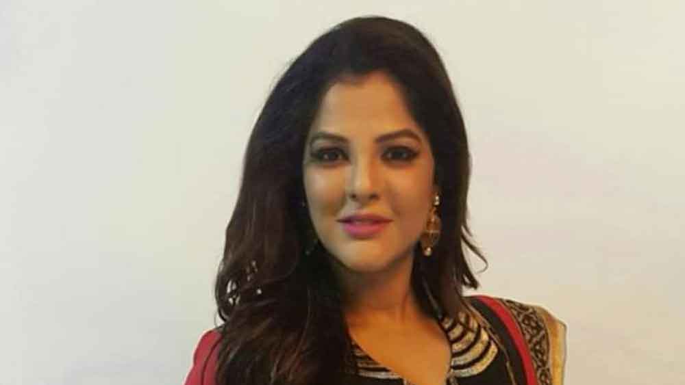 নাকতলা উদয়ন সঙ্ঘের পুজোর বিজ্ঞাপনেও দেখা গিয়েছে অর্পিতাকে। এমনকি, তিনি নাকি নাকতলা উদয়ন সঙ্ঘের অন্যতম মুখও ছিলেন দীর্ঘ দিন। তাঁকে দেখা গিয়েছে কলকাতার এই ব্যয়বহুল পুজোর উদ্বোধনী অনুষ্ঠানেও। ঘটনাচক্রে, পার্থও এই পুজোর সঙ্গে যুক্ত।