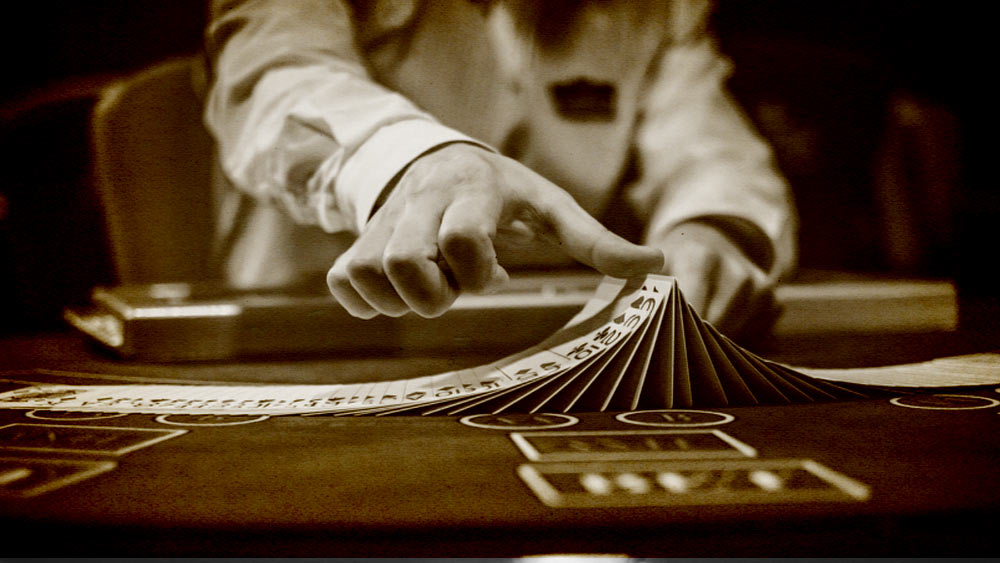 কিন্তু এই সুখের সময় বেশি দিন স্থায়ী হয়নি। ধীরে ধীরে অর্থনৈতিক দুরবস্থায় পড়ে এই শহর। ক্যাসিনোর দরজাগুলিও বন্ধ হতে শুরু করে। ফলে জুয়া খেলার কেন্দ্রবিন্দুতে পরিণত হতে থাকা এই শহর তার জৌলুস হারিয়ে ফেলে।