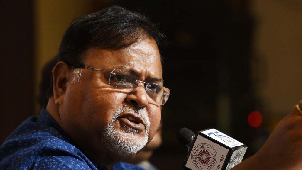 ১৮ মে প্রায় সাড়ে তিন ঘণ্টা সিবিআই দফতরে ছিলেন পার্থ। রাত সাড়ে ৯টা নাগাদ নিজাম প্যালেস থেকে বেরিয়ে সাংবাদিকদের প্রশ্নের কোনও উত্তর না দিয়েই গাড়িতে উঠে পড়েছিলেন মন্ত্রী। 