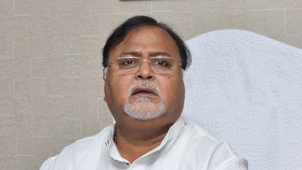 পরে ২০ মে জিজ্ঞাসাবাদের জন্য পার্থকে দ্বিতীয় বার তলব করে সিবিআই। ওই দিনই হাই কোর্টের ডিভিশন বেঞ্চে রক্ষাকবচের আবেদন করেছিলেন পার্থের আইনজীবীরা। যদিও সেই আবেদন খারিজ করে আদালত। বিচারপতি সুব্রত তালুকদার এবং বিচারপতি আনন্দকুমার মুখোপাধ্যায়ের ডিভিশন বেঞ্চ জানিয়ে দেয়, প্রয়োজনে পার্থকে নিজেদের হেফাজতে নিতে পারে সিবিআই।