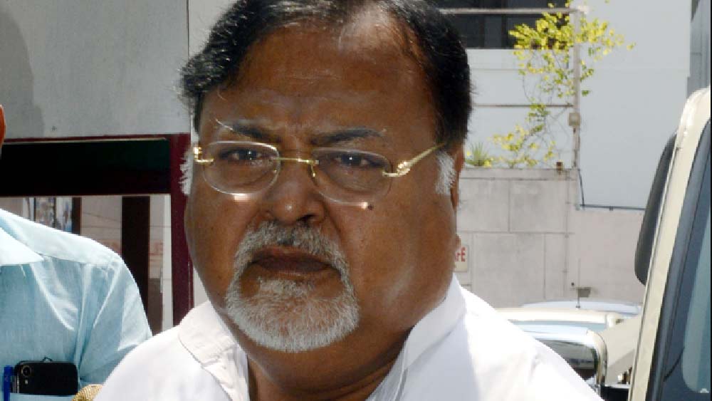 বহু জল্পনার আবহে শনিবার সকাল সাড়ে ৯টা নাগাদ ২৬ ঘণ্টা ধরে জিজ্ঞাসাবাদের পর পার্থকে গ্রেফতার করেন তদন্তকারীরা। প্রসঙ্গত, শুক্রবার পার্থের বাড়ি ছাড়াও আরও ১৩টি জায়গায় তল্লাশি চালায় ইডি। তার মধ্যে ছিল রাজ্যের শিক্ষা প্রতিমন্ত্রী পরেশ অধিকারীর মেখলিগঞ্জের বাড়ি, এসএসসির উপদেষ্টা কমিটির প্রাক্তন আহ্বায়ক শান্তিপ্রসাদ সিংহ, মধ্যশিক্ষা পর্ষদের প্রাক্তন সভাপতি কল্যাণময় গঙ্গোপাধ্যায়ের বাড়ি, প্রাথমিক শিক্ষা পর্ষদের প্রাক্তন চেয়ারম্যান মানিক ভট্টাচার্য, পর্ষদ সচিব রত্না চক্রবর্তী বাগচীর বাড়ি। এ ছাড়াও ‘পার্থ-ঘনিষ্ঠ’ অর্পিতা মুখোপাধ্যায় নামে এক মহিলার ফ্ল্যাটে তল্লাশি চালিয়ে শুক্রবার রাতেই ২১ কোটি টাকা উদ্ধার করেছে ইডি।