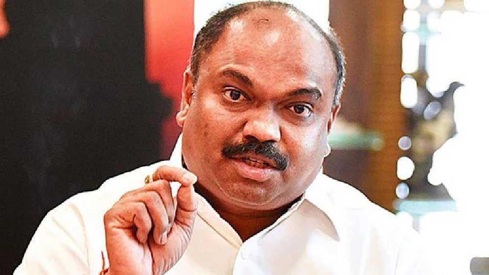 আর্থিক তছরুপ মামলায় শিবসেনার মন্ত্রী অনিল পরবের বাড়িতেও ইডি অভিযান চালায়। সেই সময় সরকারে থাকা মহাবিকাশ আঘাডী জোট সরকার এর ব্যাপক সমালোচনা করে। দাবি করা হয়, মহারাষ্ট্রে সরকার গঠন করতে ব্যর্থ হওয়ার পর বিজেপি এই ভাবে ‘রাজনৈতিক প্রতিশোধ’ নিচ্ছে।