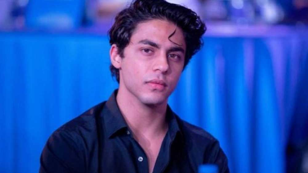 তবে মহারাষ্ট্রের জোট সরকারের দাবি ছিল, মন্ত্রীকে তাঁর নির্ভীক মনোভাব এবং কেন্দ্রের বিরুদ্ধে একাধিক বার তোপ দাগার কারণেই গ্রেফতার করা হয়েছে। শিবসেনার তরফে দাবি করা হয়, আরিয়ান খান মাদক মামলায় এনসিবি-র বিরুদ্ধে মুখ খোলাতেই তাঁর এই পরিণতি।