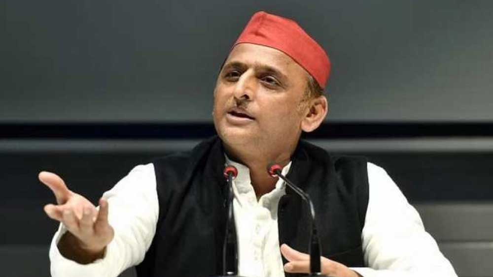 উত্তরপ্রদেশের তৎকালীন মুখ্যমন্ত্রী অখিলেশ যাদব কেন্দ্রের সমালোচনা করে সিবিআইয়ের ওই অভিযানগুলিকে ‘উদ্দেশ্যপ্রণোদিত’ বলে উল্লেখ করেছিলেন।