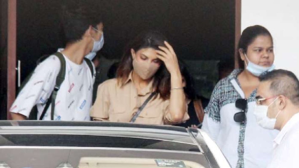 সুকেশ চন্দ্রশেখরের সঙ্গে নাম জড়িয়ে ইডি-র কবলে পড়েছিলেন বলিউডের জ্যাকলিন ফার্নান্ডেজ।