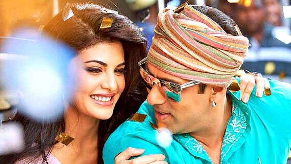 শুধু তা-ই নয়, ‘কিক’ ছবিতে অভিনয় করার জন্য অভিনেত্রী জ্যাকলিন ফার্নান্ডেজকেও আড়াই কোটি টাকা মূল্যের একটি চিত্র উপহার দিয়েছিলেন সলমন খান। ২০১৪ সালে মুক্তি পাওয়া এই ছবিতে নওয়াজউদ্দিন সিদ্দিকি, রণদীপ হুডা, মিঠুন চক্রবর্তী, সুমনা চক্রবর্তীকেও অভিনয় করতে দেখা দিয়েছে।