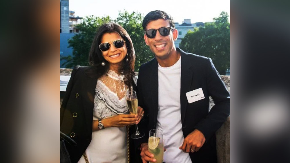 অক্ষতার পক্ষে বলা হয়, তিনি ভারতীয় নাগরিক। তাই তিনি বিদেশে কর দিতে বাধ্য নন। তবে, তাঁর আয়ের পরিমাণ অনেক বেশি। ইনফোসিসের অংশীদারিত্ব এবং লভ্যাংশের কারণেই তাঁর আয়ের এই রমরমা।