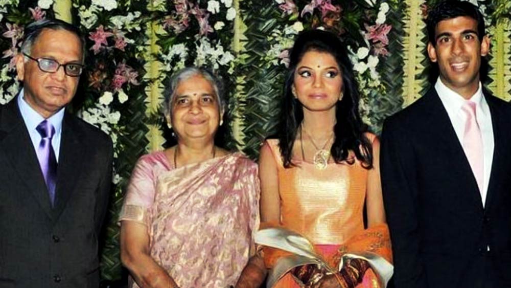 বিষয়টি নিয়ে বার বার বিভিন্ন প্রশ্নের সম্মুখীন হলে অক্ষতা এক সংবাদমাধ্যমে বলেন, ‘‘মানুষ আমাকে আয়কর দেওয়া নিয়ে বিভিন্ন প্রশ্ন জিজ্ঞাসা করেছে। আমি ব্রিটেনের আয়ের উপর নির্দিষ্ট কর এবং আন্তর্জাতিক আয়ের উপর আন্তর্জাতিক কর দিয়েছি। এই ব্যবস্থাটি সম্পূর্ণ আইনি। তবে ব্রিটেনের নাগরিক নন এমন কত জন এই কর দেন, তা আমার জানা নেই।’’