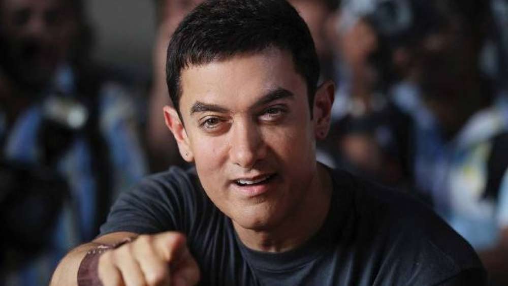 আমির খান অভিনীত ‘পিকে’ সিনেমাটি ২০১৪ সালে মুক্তি পায়। সিনেমার বিষয়বস্তুর কারণে হিন্দুত্ববাদীদের কোপে পড়তে হয় সেই সিনেমাকে। তবু বক্স অফিসে সিনেমাটি সাফল্য লাভ করে। তবে আরও একটি কারণে এই সিনেমা খবরের শিরোনামে উঠে এসেছিল। 