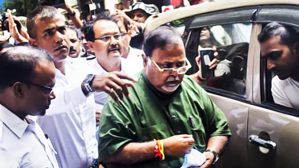 সম্প্রতি কেন্দ্রীয় আর্থিক দুর্নীতির তদন্তকারী সংস্থা এনফোর্সমেন্ট ডিরেক্টরেট (ইডি)-এর কর্মকাণ্ড নিয়ে সারা দেশ উত্তাল। দেশের সর্বদলীয় নেতাবৃন্দ থেকে শুরু করে সাধারণ দেশবাসীর নজর, এখন একই দিকে। পশ্চিমবঙ্গের শিক্ষায় নিয়োগ দুর্নীতি মামলায় অভিযুক্ত রাজ্যের প্রাক্তন শিক্ষামন্ত্রী (বর্তমান শিল্পমন্ত্রী) পার্থ চট্টোপাধ্যায়কে গ্রেফতার করে ইডি।