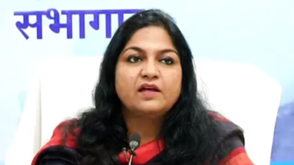 এমনকি, আইএএস অফিসারও বাদ পড়েননি ইডির নজরদারি থেকে। ৪৪ বছর বয়সি ঝাড়খণ্ডের আইএএস আধিকারিক তথা খনি সচিব পূজা সিঙ্ঘলকে গ্রেফতার করে ইডি। বিহার ও ঝাড়খণ্ড এলাকায় ১০০ দিনের মনরেগা প্রকল্পের আওতায় যে বিপুল পরিমাণ টাকা সরকারের তরফে আসে, তা নয়ছয় করছেন সরকারি আধিকারিকরা।