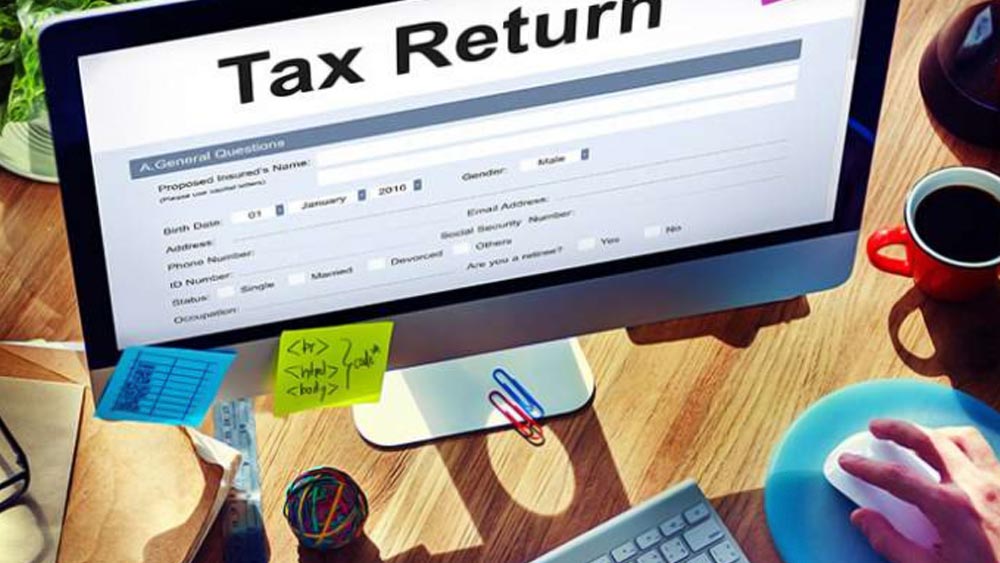 প্রথমেই দেখে নেওয়া যাক, নির্দিষ্ট দিনের মধ্যে আধার-প্যান সংযুক্তিকরণ না করলে কতটা জরিমানা হতে পারে? এই দুই কার্ডের সংযুক্তিকরণের শেষ দিন ছিল ৩০ জুন।