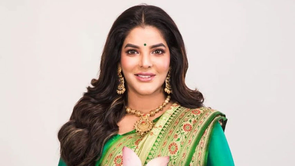 ইডি সূত্রের খবর, বেলঘরিয়াতেই আরও দু’টি ফ্ল্যাট নেন অর্পিতা। তার পর আরও কয়েকটি ফ্ল্যাট বদলে দক্ষিণ কলকাতার অভিজাত পাড়ায় থিতু হন।