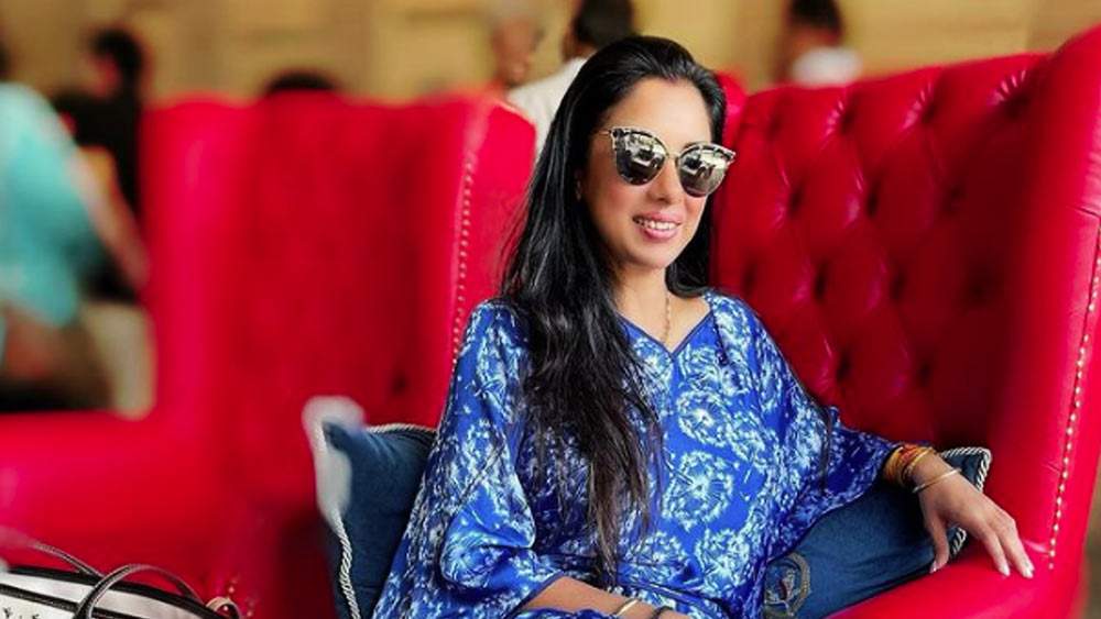 রোজ স্কুল থেকে ফেরার পথে রূপালি ফিল্ম সেটে চলে যেতেন। অনিল যখন কাজে ব্যস্ত থাকতেন, তিনি সেই ফাঁকে শ্যুটিং-এর কাজ দেখতেন। কী করে অভিনয় জগতে তিনি পদার্পণ করলেন, এই প্রসঙ্গে জিজ্ঞাসা করায় অভিনেত্রী জানান, তাঁরা বাবা একটি ছবির শ্যুটিংয়ের কাজ শুরু করেছিলেন। 