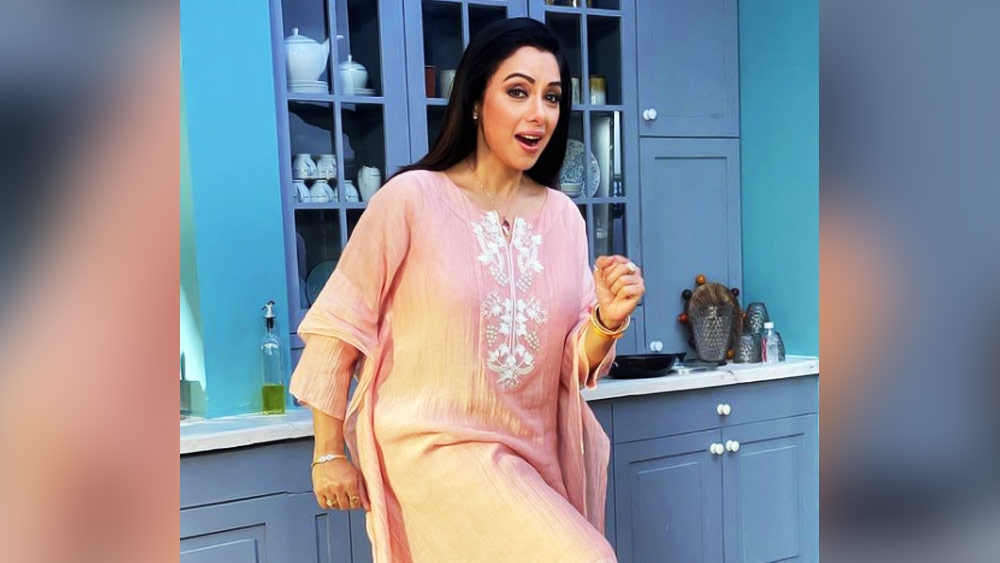 এই ছ’বছরে তাঁর পরিবারের সঙ্গে, ছেলের সঙ্গে সময় কাটিয়েছেন রূপালি। সকলে তাঁর এই সিদ্ধান্তে অবাক হয়ে গিয়েছিলেন। বহু নেতিবাচক মন্তব্যও শুনতে হয়েছিল অভিনেত্রীকে।