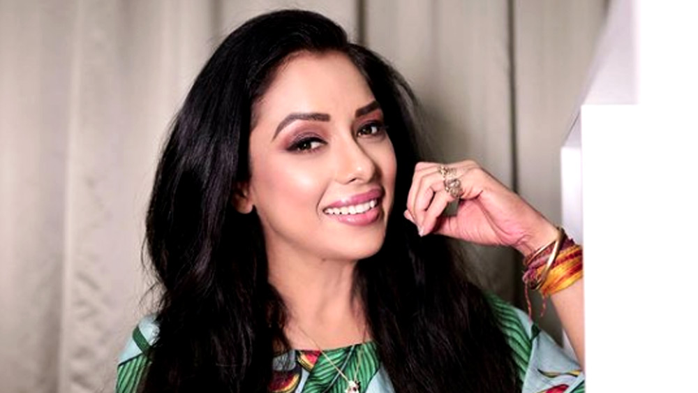 বর্তমানে ছোটপর্দায় যে অভিনেত্রীরা কাজ করছেন, উপার্জনের নিরিখে শীর্ষে রয়েছেন রূপালি। ‘অনুপমা’ দিয়ে শুরু হলেও অনুমান করা যায়, তাঁকে ছোটপর্দার অন্যান্য ধারাবাহিকেও দেখা যেতে পারে।