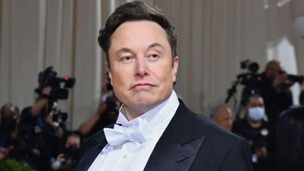 বিতর্ক যেন তাঁর পিছু ছাড়েই না! ‘বন্ধুর’ স্ত্রীর সঙ্গেই না কি প্রেম! বিবাহবহির্ভূত সম্পর্কে জড়িয়েছেন ধনকুবের ইলন মাস্ক! এই খবর ঘিরে উথালপাথাল চতুর্দিক। 