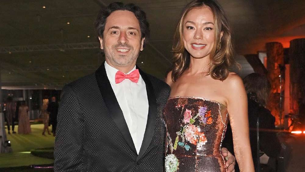 টেসলার সিইওর সঙ্গে তাঁর স্ত্রীর উথালপাথাল প্রেমের জেরেই না কি স্ত্রীর সঙ্গে সম্পর্ক ছিন্ন করেছেন ব্রিন। ওই প্রতিবেদনে এমনটাই দাবি করা হয়েছে। 