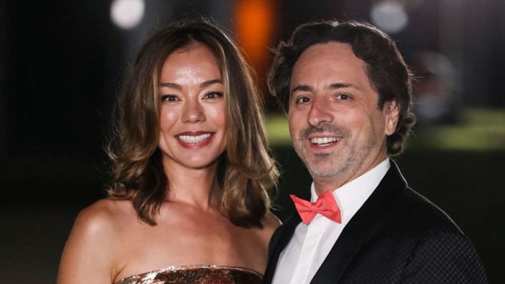 ২০২১ সালের ১৫ ডিসেম্বর থেকে স্ত্রী নিকোলের সঙ্গে ছাড়াছাড়ি হয় ব্রিনের। তাঁদের কন্যাসন্তান যাতে দু’জনেরই জিম্মায় থাকে, এ ব্যাপারে সে সময় ব্রিন আবেদনও জানান। 