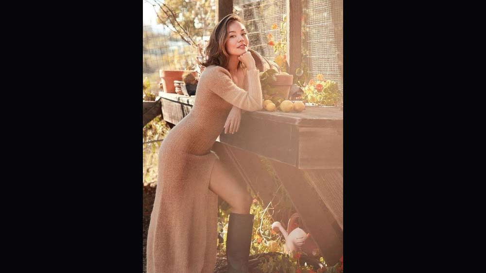 ইলনকে ঘিরে অবশ্য গুজবের অন্ত নেই। কয়েক সপ্তাহ আগে খবর ছড়ায় যে নিজের সংস্থা ‘নিউরালিঙ্ক’-এর এগ্‌জিকিউটিভ শিভন জিলসের সঙ্গে মাস্কের সম্পর্ক নিয়ে গুঞ্জন ছড়ায়।