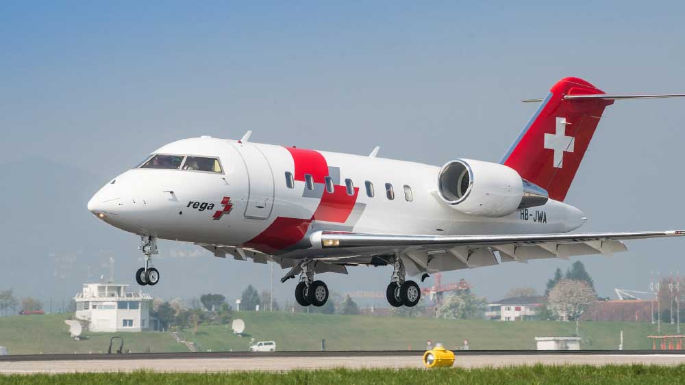 এই ধরনের অ্যাম্বুল্যান্সে অসুস্থ ব্যক্তির জন্য বিশেষ সুবিধা থাকে। যাত্রার সময়ে যাতে কোনও অসুবিধার সম্মুখীন না হতে হয়, তাই আপৎকালীন চিকিৎসার ব্যবস্থা থাকে প্রতিটি এয়ার অ্যাম্বুল্যান্সে।