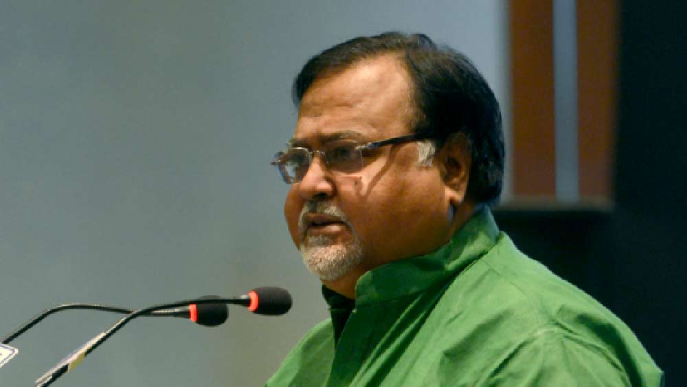 ভোটের ফলাফল ঘোষণার পরেই মারা যান বনগাঁর তৃণমূল বিধায়ক। তাই তৃণমূলের বিধায়ক সংখ্যা কমে যাওয়ায় প্রথমে বিরোধী দলনেতার মর্যাদা পাননি পার্থ। কিন্তু পরে একাধিক উপনির্বাচনে জয়ী হয় তৃণমূল। উপযুক্ত সংখ্যা হয়ে যাওয়ায় বিধানসভায় বিরোধী দলনেতার মর্যাদা পান তৃণমূলের বিধায়ক পার্থ। সিঙ্গুর-নন্দীগ্রাম আন্দোলনেও বিরোধী দলনেতা হিসেবে সক্রিয় ভূমিকা ছিল তাঁর। 