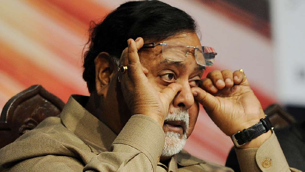 ২০১৬ সালে মমতা দ্বিতীয় বার সরকার গড়লে শিক্ষা দফতরের দায়িত্বে রেখে দেওয়া হয় পার্থকে। তাঁর হাতে শিক্ষামন্ত্রীর দায়িত্ব থাকার সময়েই একাধিক দুর্নীতির ঘটনা ঘটেছে বলে অভিযোগ বিরোধী রাজনৈতিক দলগুলির। আদালতে গিয়েছে শিক্ষা দফতরের তৎকালীন নিয়োগ সংক্রান্ত যাবতীয় বিষয়। এসএসসি দুর্নীতি মামলায় সবচেয়ে বেশি অস্বস্তিতে পড়েছেন পার্থ। 