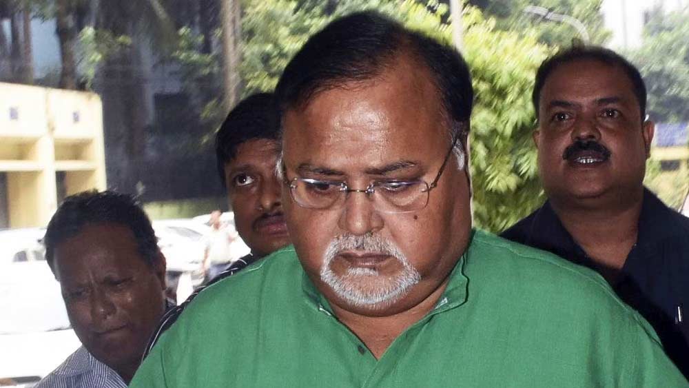 ইডির দাবি, দুর্নীতি মামলায় প্রাক্তন বিচারপতি রঞ্জিতকুমার বাগের নেতৃত্বাধীন কমিটির রিপোর্টে পার্থর নাম রয়েছে। এমনকি, সিবিআইয়ের জিজ্ঞাসাবাদের সময় শিক্ষাসচিব মণীশ জৈনের দাবি ছিল, তৎকালীন শিক্ষামন্ত্রী পার্থর নির্দেশেই সমস্ত শিক্ষক নিয়োগ করা হয়েছিল।