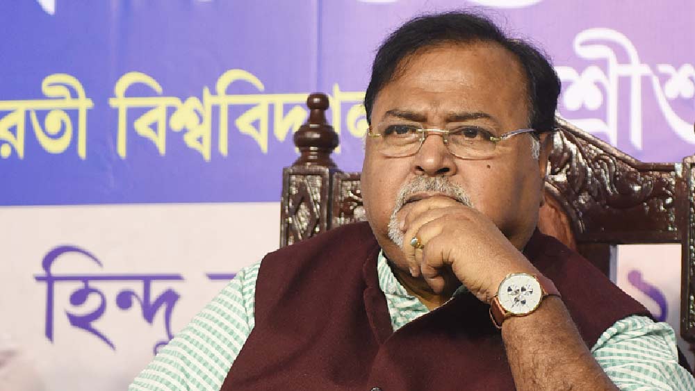 এরই মধ্যে রবিবার আদালতের নির্দেশের কিছু অংশ মুছে দেওয়ার অনুরোধ করেন পার্থ চট্টোপাধ্যায়। এ ব্যাপারে কলকাতা হাই কোর্টে আবেদন করেন তিনি। যার শুনানি শুরু হয়েছে বিচারপতি বিবেক চৌধুরীর বেঞ্চে।  এর পর ঘটনাপ্রবাহ কোন দিকে মোড় নেয়, তা-ই আপাতত নজরে।