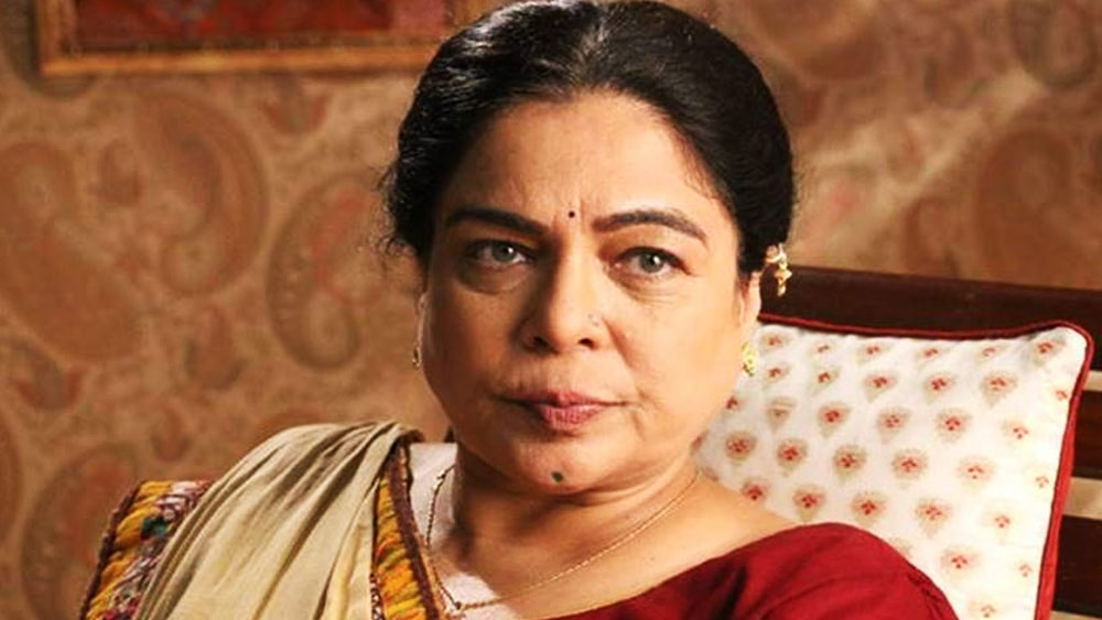 তবে, এই সিনেমাগুলি এক সুতোয় বেধে রাখার পিছনে রয়েছে বড়পর্দার এক প্রচলিত মুখ। তিনি আর কেউ নন, প্রতিটি ছবিতে শাহরুখ-সলমন খান-সহ জুহি চাওলা, মাধুরী দীক্ষিত প্রমুখ তারকার মায়ের চরিত্রে অভিনয় করা রীমা লাগু। নব্বইয়ের দশক থেকেই বড়পর্দায় অভিনয় করে সুখ্যাতি অর্জন করেছিলেন রীমা।