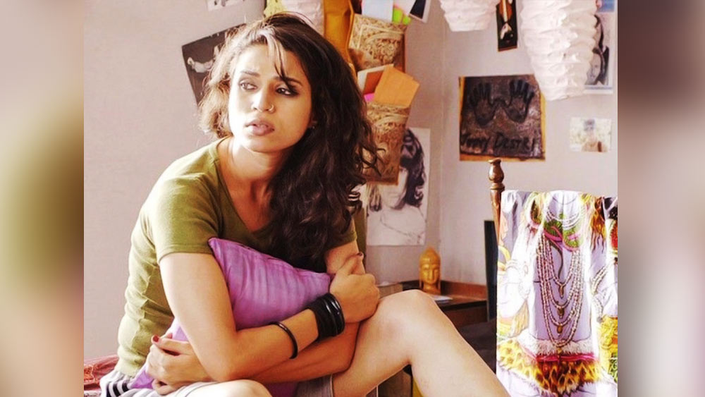 শুধু অভিনয়ই নয়, বলিউডজগতের সঙ্গে তিনি ওতপ্রোতভাবে জড়িয়ে রয়েছেন। সংবাদসংস্থা সূত্রের খবর, ‘থ্রি ইডিয়টস’, ‘তলাশ’ ছবিতে সহ-পরিচালক হিসাবে কাজ করেছেন তিনি।