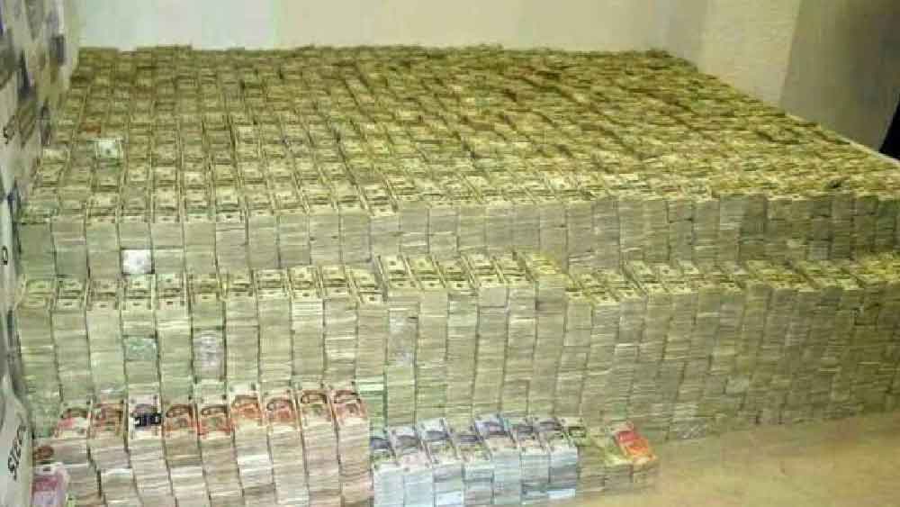 ইন্দর এবং তাঁর পরিবারের সদস্যদের নামে থাকা ব্যাঙ্ক অ্যাকাউন্টগুলিও বাজেয়াপ্ত করা হয়। এই তল্লাশি অভিযানে থাকা আয়কর আধিকারিক প্রেম প্রকাশ শ্রীবাস্তবের মতে, ইন্দরের পরিবারের আরও ১৫ জন সদস্যের সম্পত্তিতে অভিযান চালানো হয়েছিল, যা প্রায় এক মাস ধরে চলেছিল। ইন্দর সিংহ, তাঁর স্ত্রী মহিন্দর কৌর, তাঁর চার ছেলে, দুই জামাই এবং পরিবারের আরও ১২ জন সদস্যকে নোটিশ ধরানো হয়।