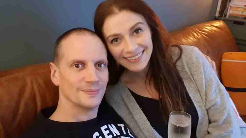 স্বামীর সঙ্গে ভিক্টোরিয়া