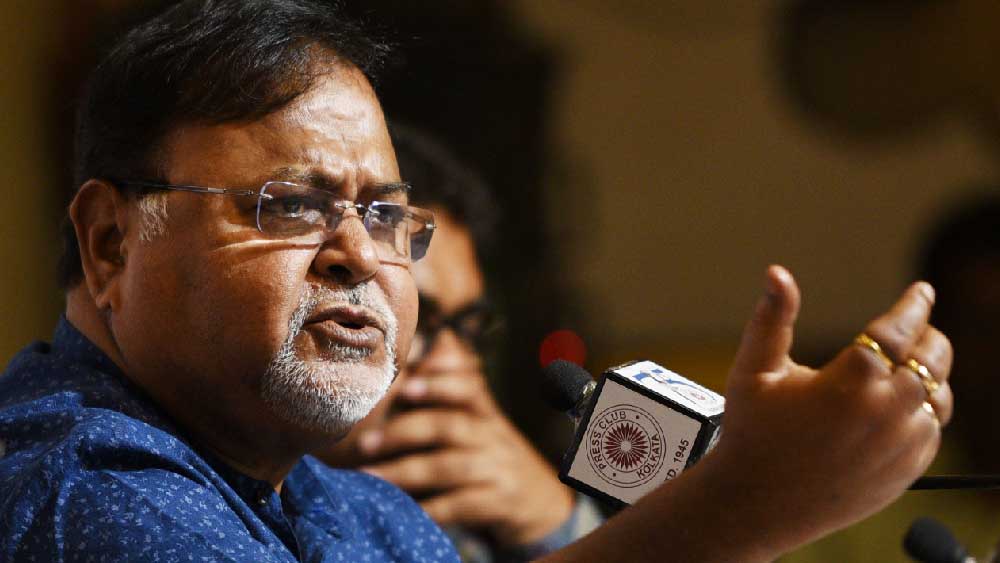 পার্থের যকৃতের আয়তন স্বাভাবিকের থেকে সামান্য বেশি। তবে এর ফলে সে রকম চিন্তার কিছু নেই বলেও ভুবনেশ্বর এমসের চিকিৎসকরা জানিয়েছেন।